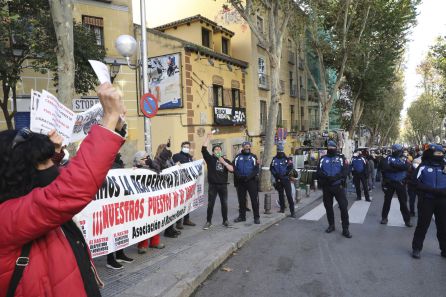 Las protestas por la "improvisación" del ayuntamiento han emborronado la celebración de la reapertura del Rastro