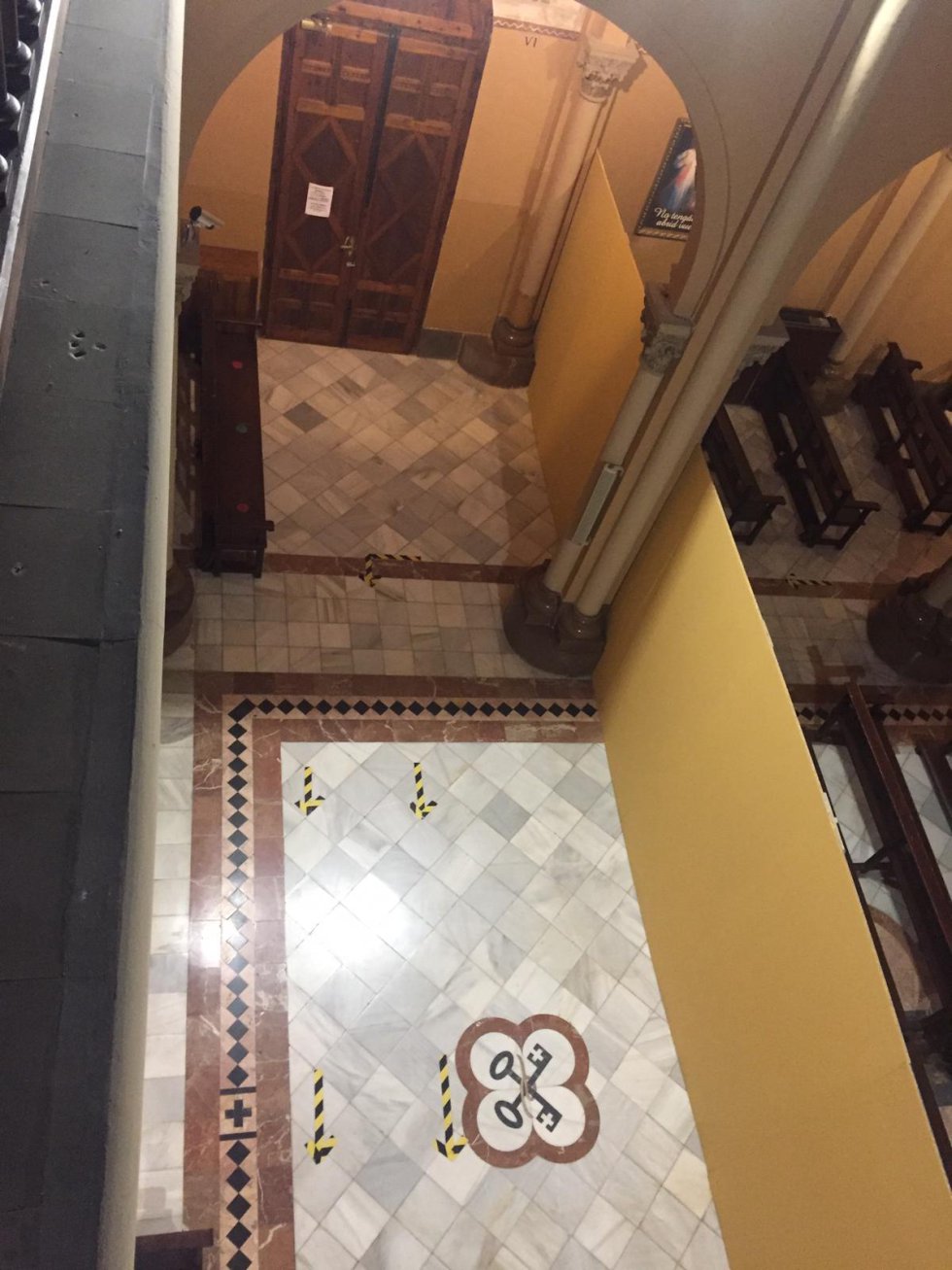Fotogalería: El Hospital Provincial de Castelló convierte la iglesia del centro hospitalario en una sala de espera Fotogalería: El Hospital Provincial de Castelló convierte la iglesia del centro hospitalario en una sala de espera