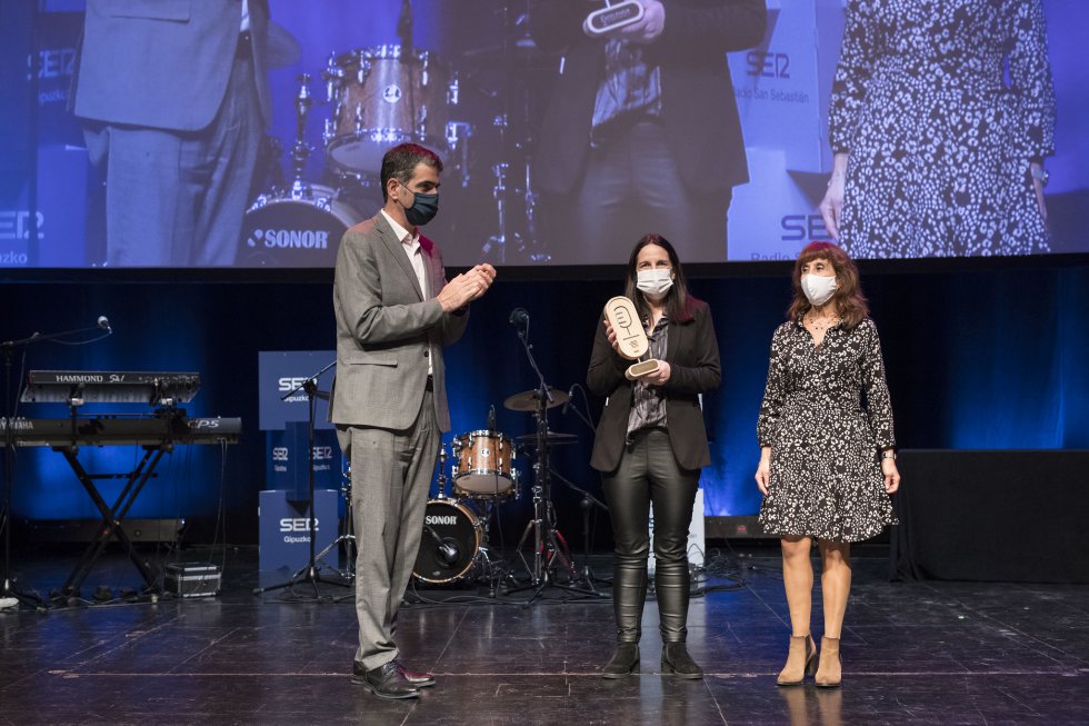 Los sanitarios de Gipuzkoa, Premio Radio San Sebastián a la Excelencia en la categoría de Impacto Social. Los sanitarios de Gipuzkoa, Premio Radio San Sebastián a la Excelencia en la categoría de Impacto Social.