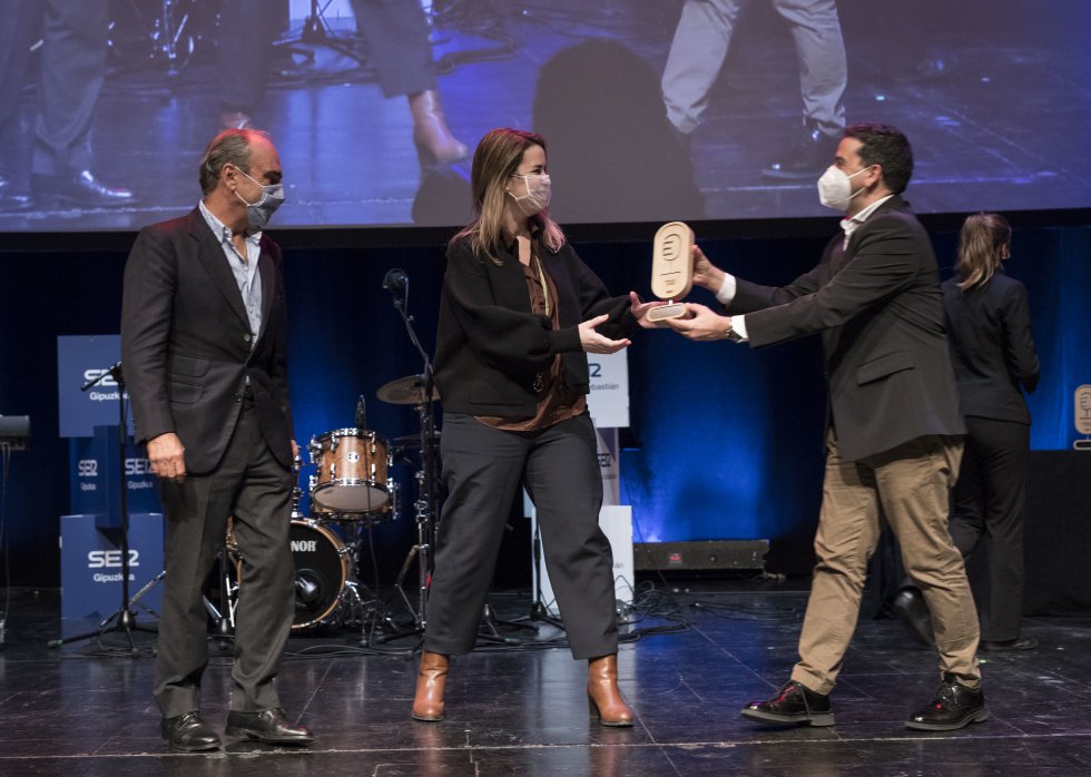 Chillida Leku, Premio Radio San Sebastián a la Excelencia en la categoría de Arte y Cultura. Chillida Leku, Premio Radio San Sebastián a la Excelencia en la categoría de Arte y Cultura.
