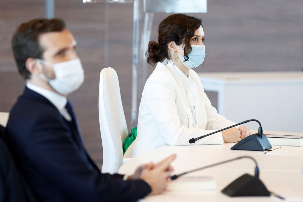 La presidenta madrileña, Isabel Díaz Ayuso, junto al presidente del PP, Pablo Casado, durante la inauguración del hospital de Emergencias Enfermera Isabel Zendal, que tiene lugar este martes. La presidenta madrileña, Isabel Díaz Ayuso, junto al presidente del PP, Pablo Casado, durante la inauguración del hospital de Emergencias Enfermera Isabel Zendal, que tiene lugar este martes.