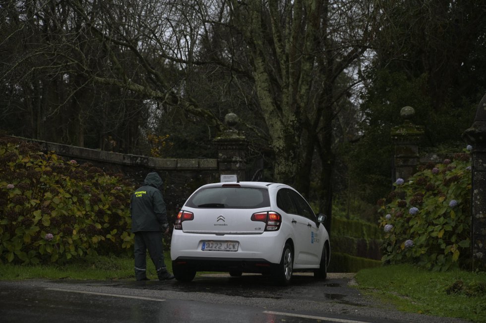 Un agente de la Guardia Civil el día de la entrega del pazo de Meirás al Estado, en Sada, A Coruña, Galicia, (España), a 10 de diciembre de 2020. Un agente de la Guardia Civil el día de la entrega del pazo de Meirás al Estado, en Sada, A Coruña, Galicia, (España), a 10 de diciembre de 2020.