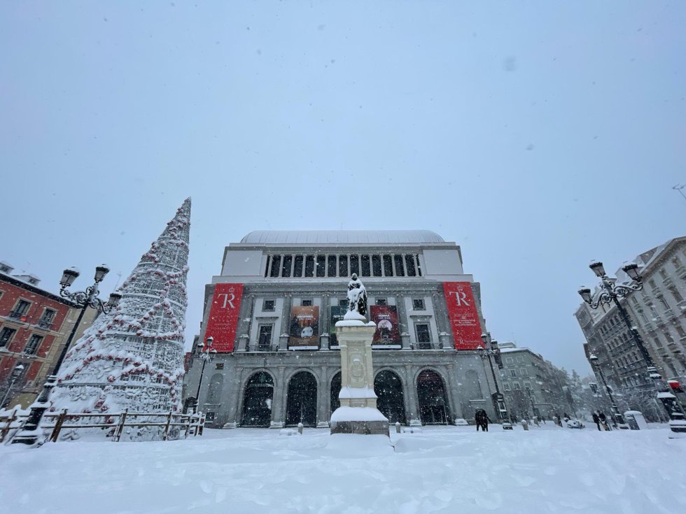 El teatro Real durante el temporal El teatro Real durante el temporal