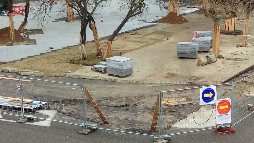 Aún se continúa trabajando en el pavimentado del parque Aún se continúa trabajando en el pavimentado del parque