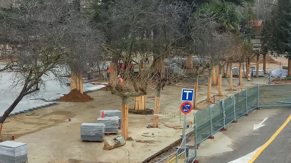 Tras la pavimentación, las obras continuarán con la instalación de diferentes equipamientos como la zona infantil o el skate park Tras la pavimentación, las obras continuarán con la instalación de diferentes equipamientos como la zona infantil o el skate park