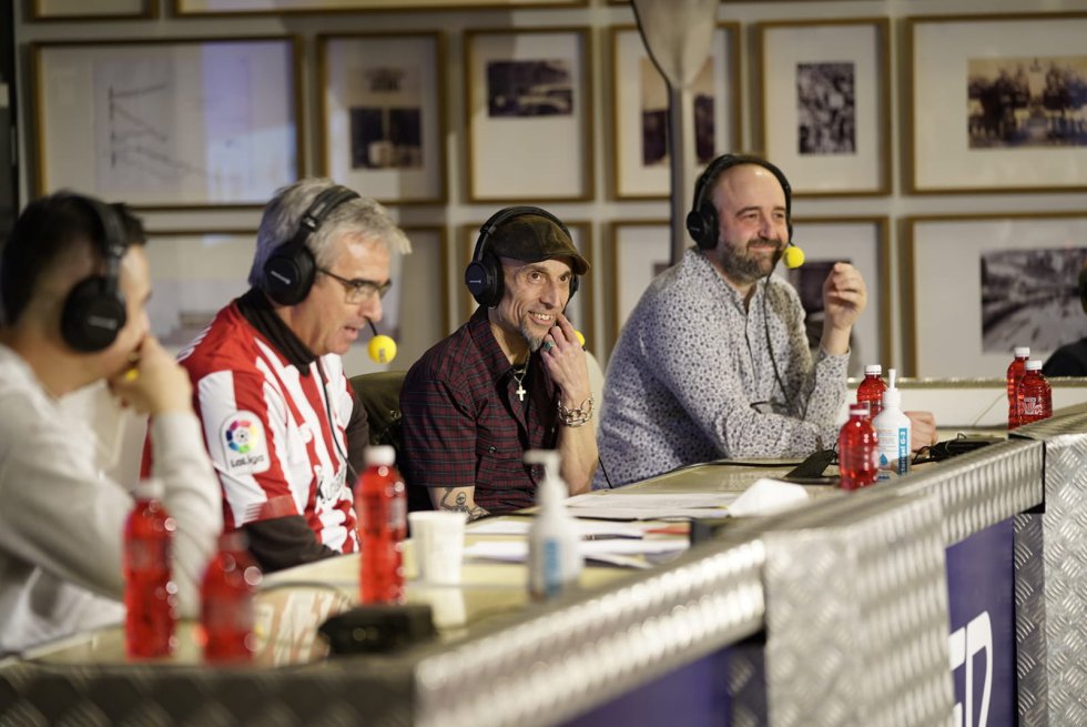 El cantante Fito Cabrals y el jugador Dani García han sido otros de los invitados especiales en 'La Ventana'. El cantante Fito Cabrals y el jugador Dani García han sido otros de los invitados especiales en 'La Ventana'.