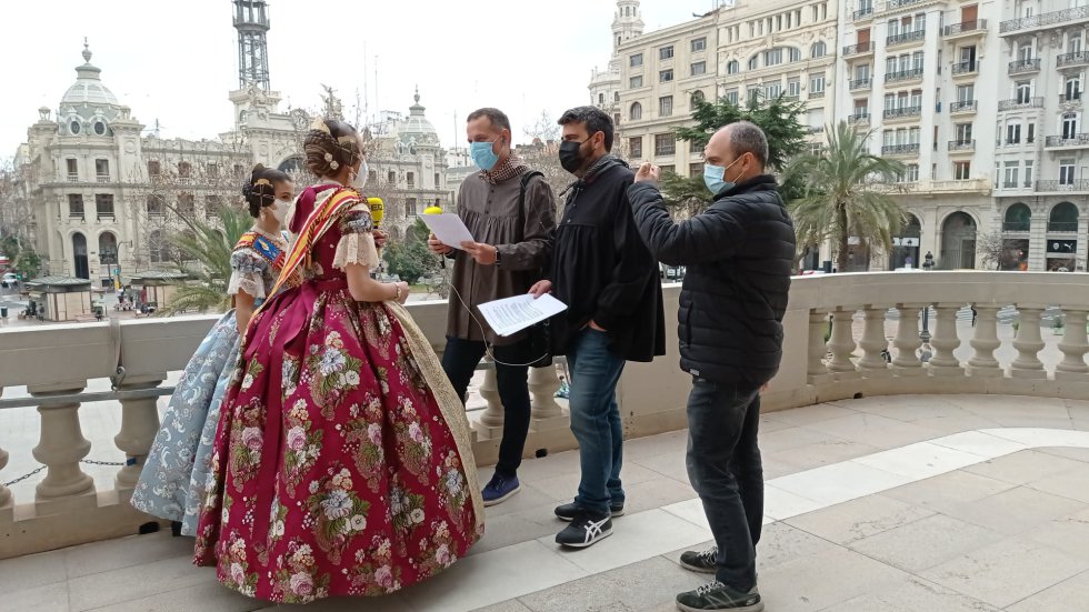 Fallas: Imágenes de la entrevista de Radio Valencia a las Falleras Mayores de Valencia Fallas: Imágenes de la entrevista de Radio Valencia a las Falleras Mayores de Valencia
