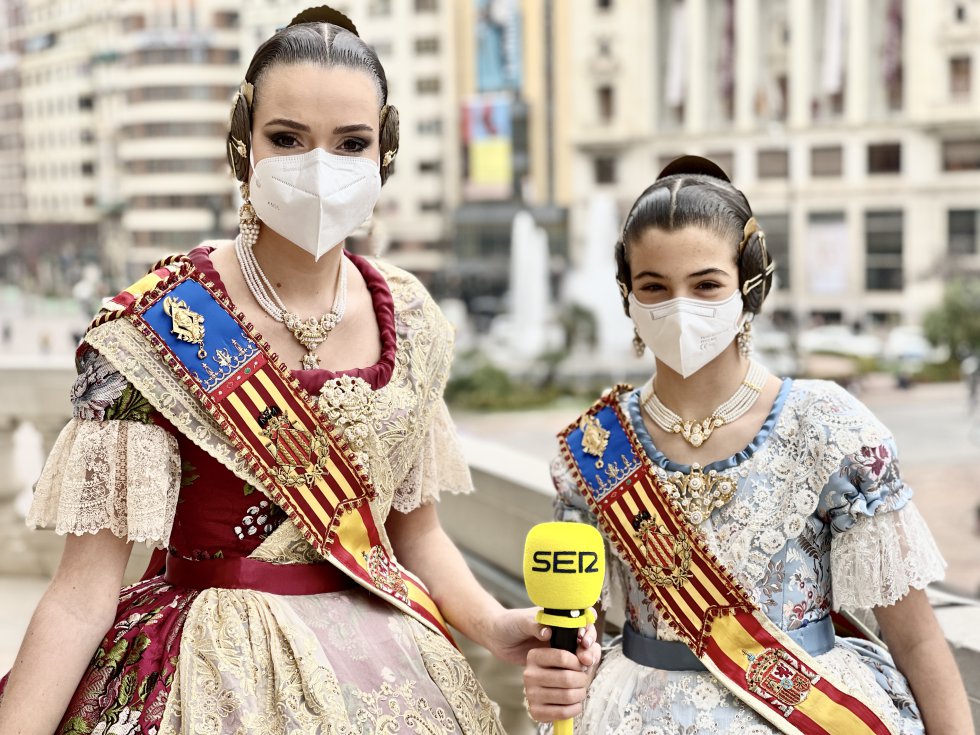 Fallas: Imágenes de la entrevista de Radio Valencia a las Falleras Mayores de Valencia Fallas: Imágenes de la entrevista de Radio Valencia a las Falleras Mayores de Valencia
