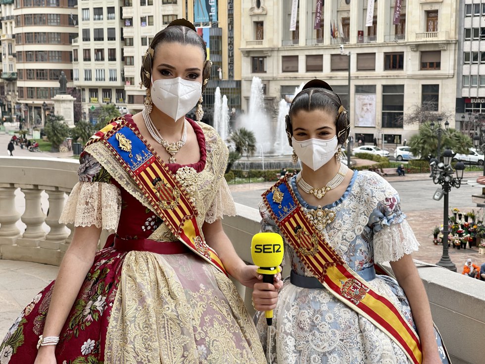 Fallas: Imágenes de la entrevista de Radio Valencia a las Falleras Mayores de Valencia Fallas: Imágenes de la entrevista de Radio Valencia a las Falleras Mayores de Valencia