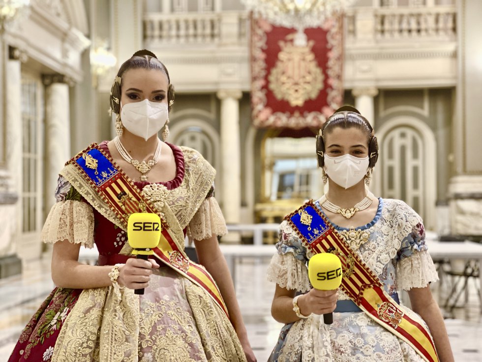 Fallas: Imágenes de la entrevista de Radio Valencia a las Falleras Mayores de Valencia Fallas: Imágenes de la entrevista de Radio Valencia a las Falleras Mayores de Valencia