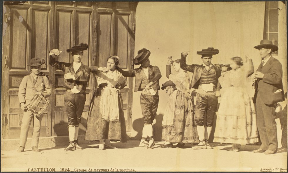 CASTELLÓN. -1924.- Groupe de paysans de la province, 1878. Museo de Nacional de Antropología CASTELLÓN. -1924.- Groupe de paysans de la province, 1878. Museo de Nacional de Antropología