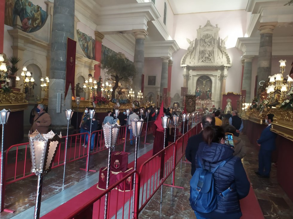 La Cofradía del Perdón ha dispuesto todo en el interior del templo para que fieles y curisosos pudieran disfrutar de la belleza de las imágenes que componen dicha cofradía La Cofradía del Perdón ha dispuesto todo en el interior del templo para que fieles y curisosos pudieran disfrutar de la belleza de las imágenes que componen dicha cofradía