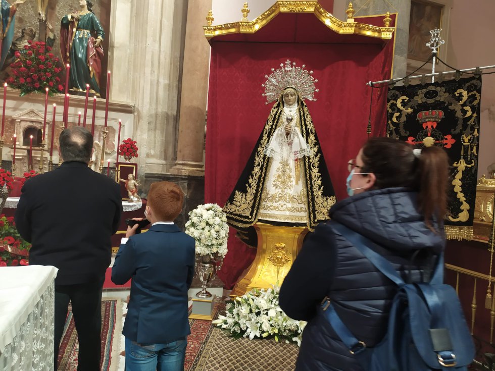 La Virgen de la Soledad vista por mayores y pequeños La Virgen de la Soledad vista por mayores y pequeños