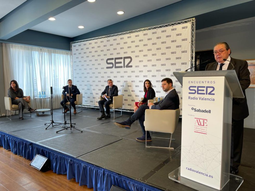 Invitados al Encuentro SER sobre empresa familiar este martes en València. Invitados al Encuentro SER sobre empresa familiar este martes en València.