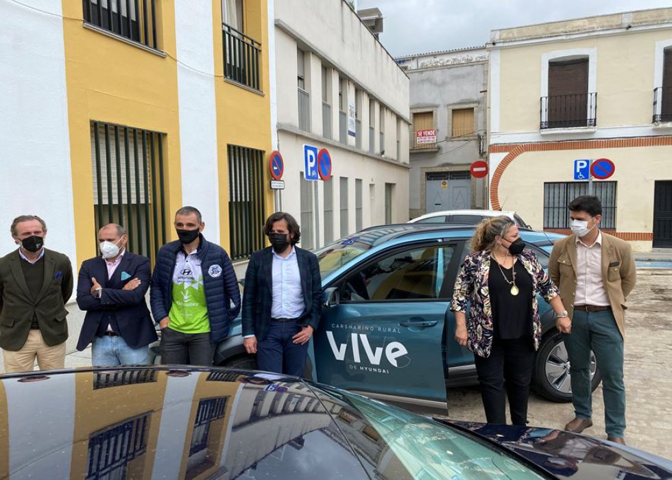 FOTOGALERÍA Talavera la Real se une a un proyecto de coche compartido 100% eléctrico FOTOGALERÍA Talavera la Real se une a un proyecto de coche compartido 100% eléctrico