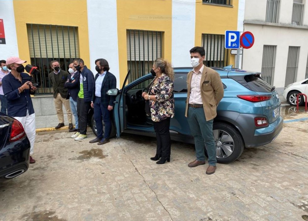 FOTOGALERÍA Talavera la Real se une a un proyecto de coche compartido 100% eléctrico FOTOGALERÍA Talavera la Real se une a un proyecto de coche compartido 100% eléctrico