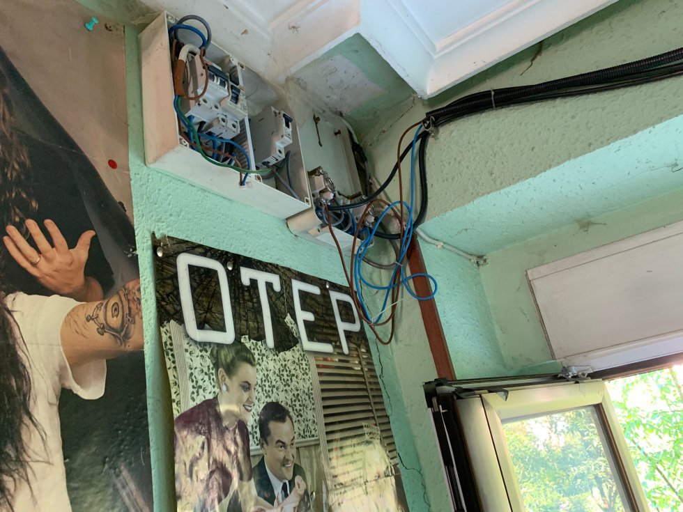 Okupas en Abadiño: Humedades, destrozos... Así es la casa por dentro Okupas en Abadiño: Humedades, destrozos... Así es la casa por dentro