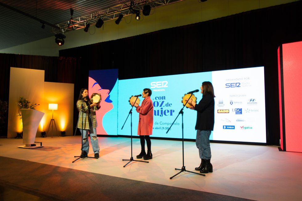 Las Tanxugueiras fueron las encargadas de poner música al evento. Las Tanxugueiras fueron las encargadas de poner música al evento.