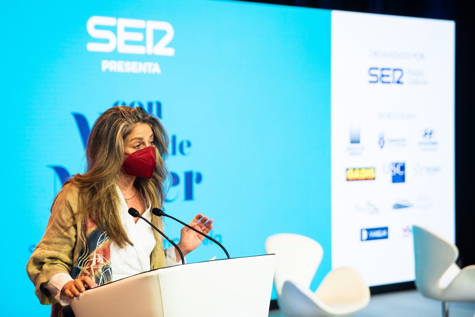 La fiscal especializada en violencia de género, Pilar Fernández, durante su ponencia. La fiscal especializada en violencia de género, Pilar Fernández, durante su ponencia.