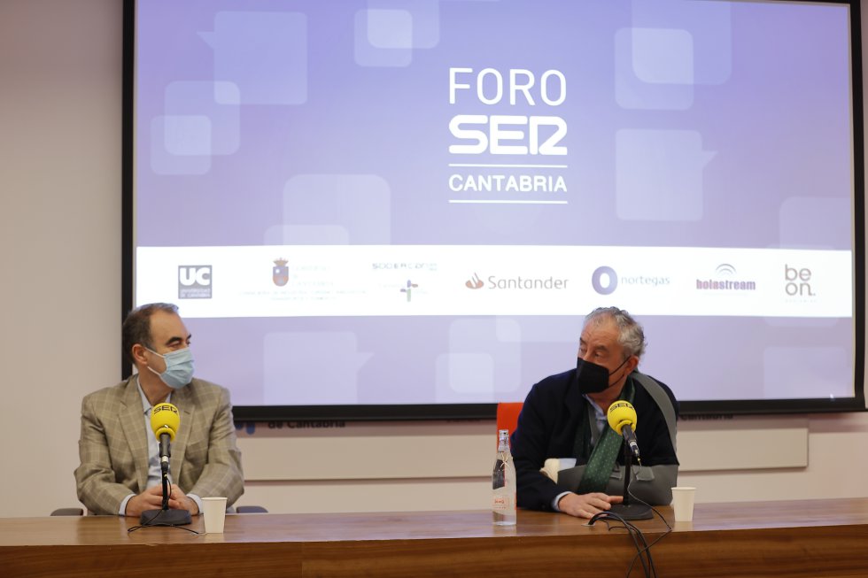 Marcos López Hoyos y Tomás Cobo durante la celebración de Foro Ser Cantabria. Marcos López Hoyos y Tomás Cobo durante la celebración de Foro Ser Cantabria.