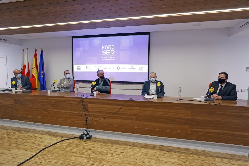 De izquierda a derecha, Pedro Aresti, Marcos López Hoyos, Tomás Cobo, Daniel Casanova y Jordi Finazzi. De izquierda a derecha, Pedro Aresti, Marcos López Hoyos, Tomás Cobo, Daniel Casanova y Jordi Finazzi.