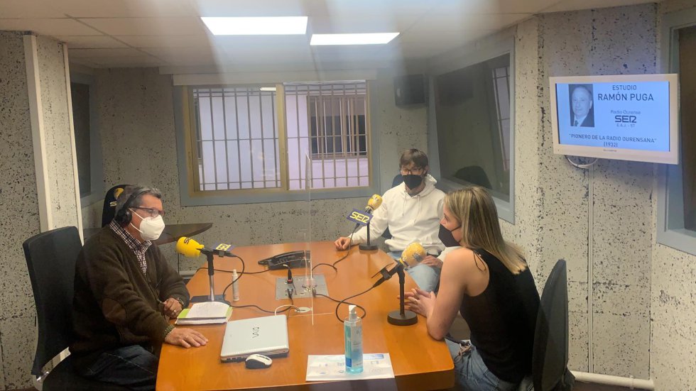 Pepe González, con Iria Álvarez y Fernando Fernández cao en el Estudio Ramón Puga Pepe González, con Iria Álvarez y Fernando Fernández cao en el Estudio Ramón Puga