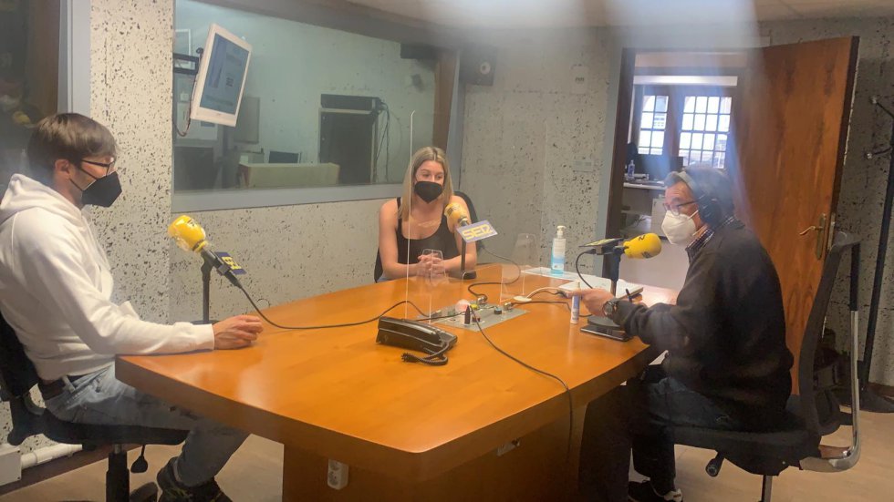 Pepe González, con Iria Álvarez y Fernando Fernández cao en el Estudio Ramón Puga Pepe González, con Iria Álvarez y Fernando Fernández cao en el Estudio Ramón Puga