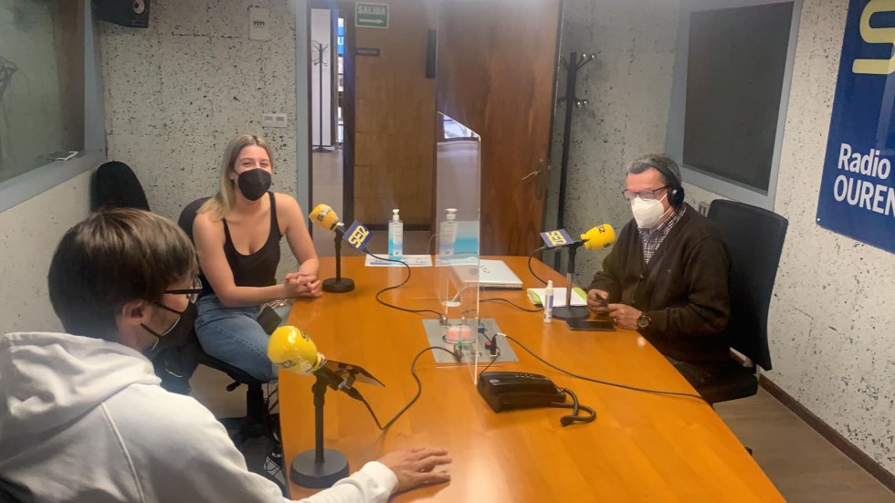 Pepe González, con Iria Álvarez y Fernando Fernández cao en el Estudio Ramón Puga Pepe González, con Iria Álvarez y Fernando Fernández cao en el Estudio Ramón Puga