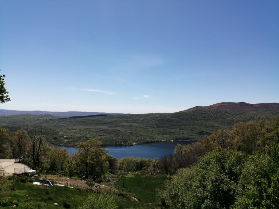 Una vista del Lago de Sanabria desde nuestro emplazamiento Una vista del Lago de Sanabria desde nuestro emplazamiento