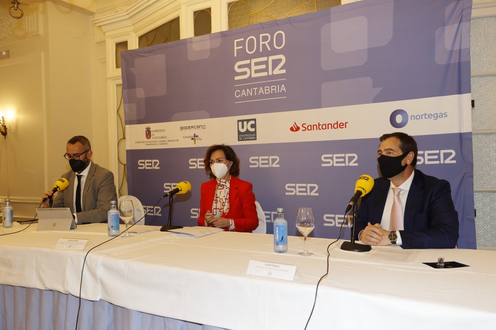 De izquierda a derecha, Fermín Mier, Carmen Calvo y Jordi Finazzi. De izquierda a derecha, Fermín Mier, Carmen Calvo y Jordi Finazzi.