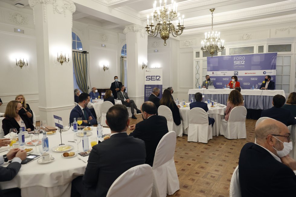 Imagen de algunos de los asistentes a esta edición de Foro SER Cantabria celebrada en el Hotel Real de Santander. Imagen de algunos de los asistentes a esta edición de Foro SER Cantabria celebrada en el Hotel Real de Santander.