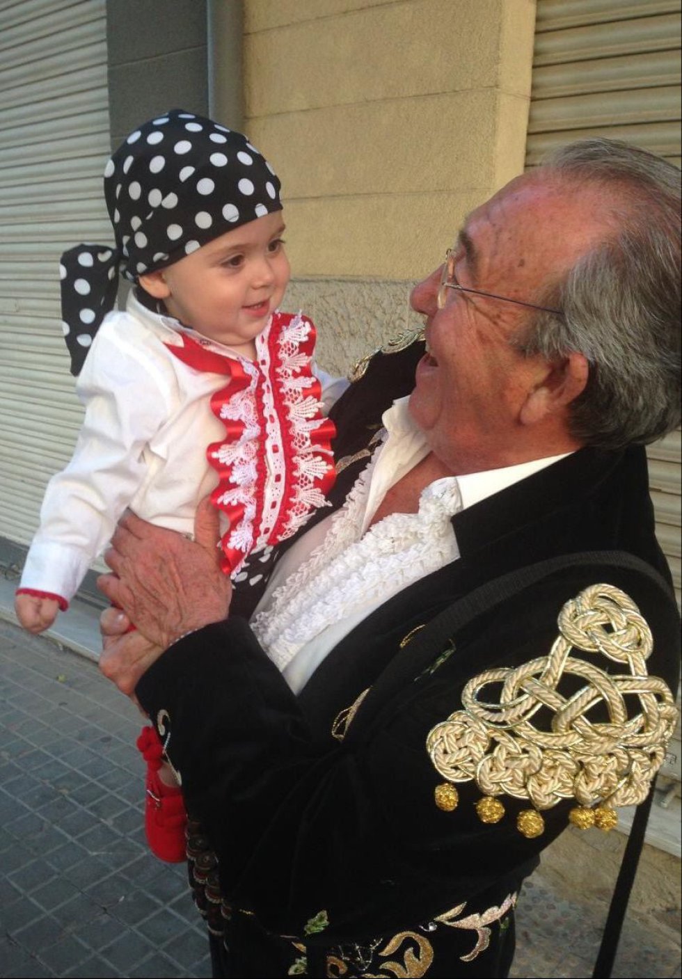 Recuerda tus Moros y Cristianos. Envíanos tus fotos y participa en el concurso de Radio Elda SER y Los40 (II) Recuerda tus Moros y Cristianos. Envíanos tus fotos y participa en el concurso de Radio Elda SER y Los40 (II)