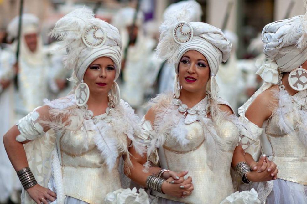 Recuerda tus Moros y Cristianos. Envíanos tus fotos y participa en el concurso de Radio Elda SER y Los40 (II) Recuerda tus Moros y Cristianos. Envíanos tus fotos y participa en el concurso de Radio Elda SER y Los40 (II)