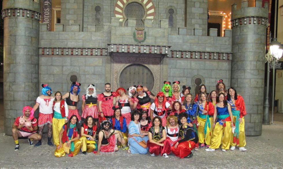 Recuerda tus Moros y Cristianos. Envíanos tus fotos y participa en el concurso de Radio Elda SER y Los40 (II) Recuerda tus Moros y Cristianos. Envíanos tus fotos y participa en el concurso de Radio Elda SER y Los40 (II)