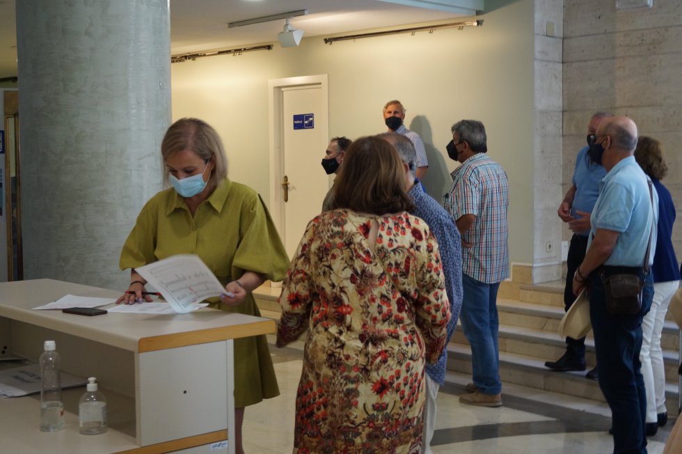 Algunos ciudadanos han querido seguir el pleno en el Auditorio Municipal Algunos ciudadanos han querido seguir el pleno en el Auditorio Municipal