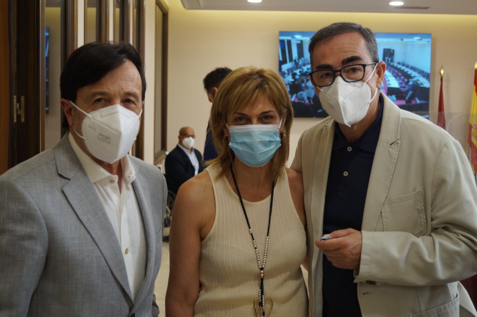 Artemio Pérez, presidente de los empresarios albaceteños, Carmen Juste, secretaria provincial de Comisiones de Obreras en Albacete y Paco de la Rosa, secretario regional de CCOO Artemio Pérez, presidente de los empresarios albaceteños, Carmen Juste, secretaria provincial de Comisiones de Obreras en Albacete y Paco de la Rosa, secretario regional de CCOO