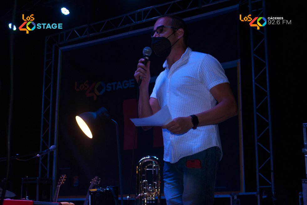 Jorge Balaguer Bertomeu presentando LOS40 Stage con Nil Moliner en Casar de Cáceres Jorge Balaguer Bertomeu presentando LOS40 Stage con Nil Moliner en Casar de Cáceres