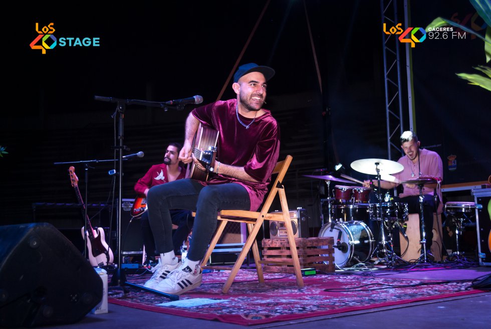 Complicidad entre Nil Moliner y sus músicos Complicidad entre Nil Moliner y sus músicos