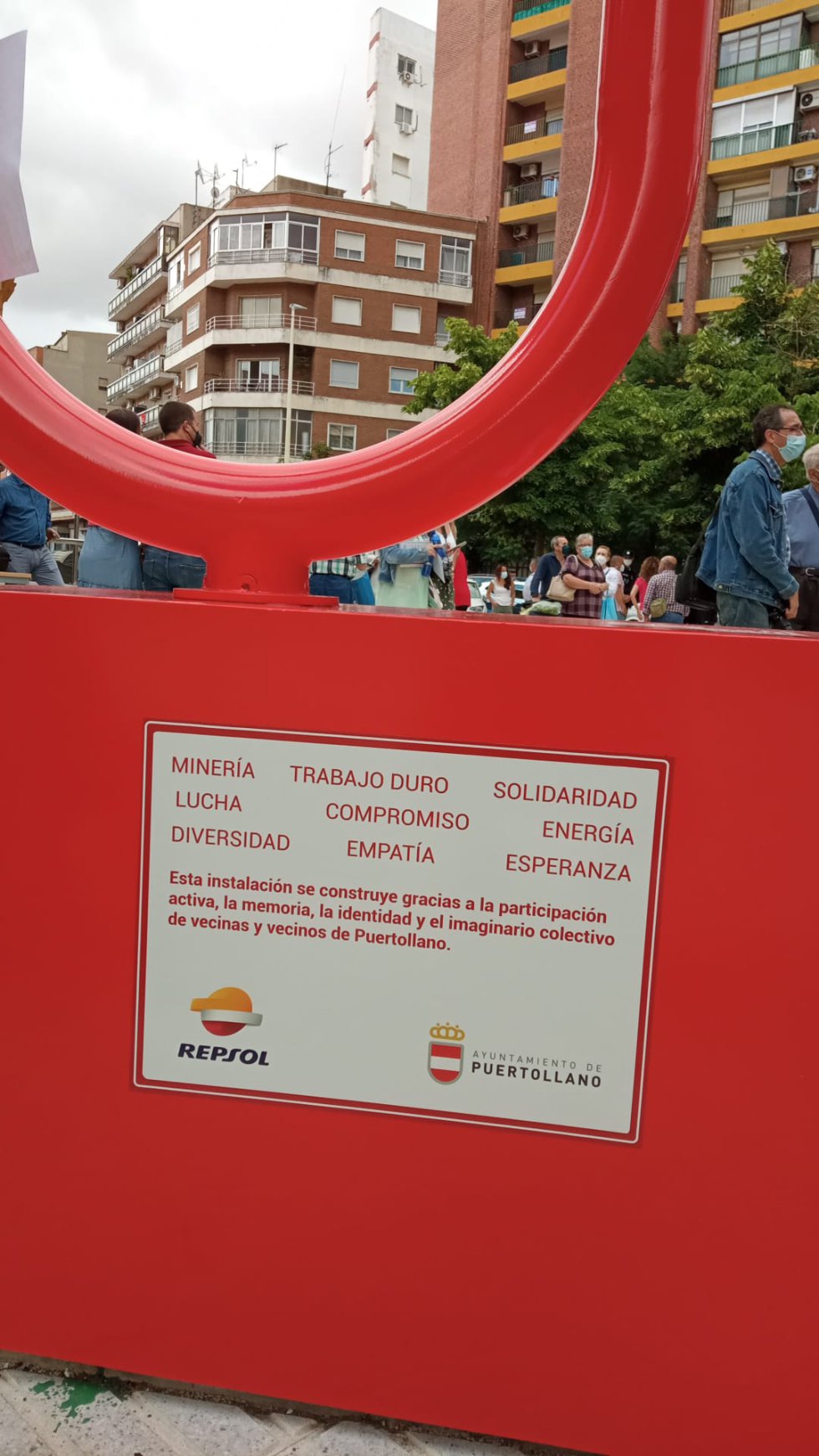 Inscripción que recuerda el campo semántico que mejor define a Puertollano Inscripción que recuerda el campo semántico que mejor define a Puertollano