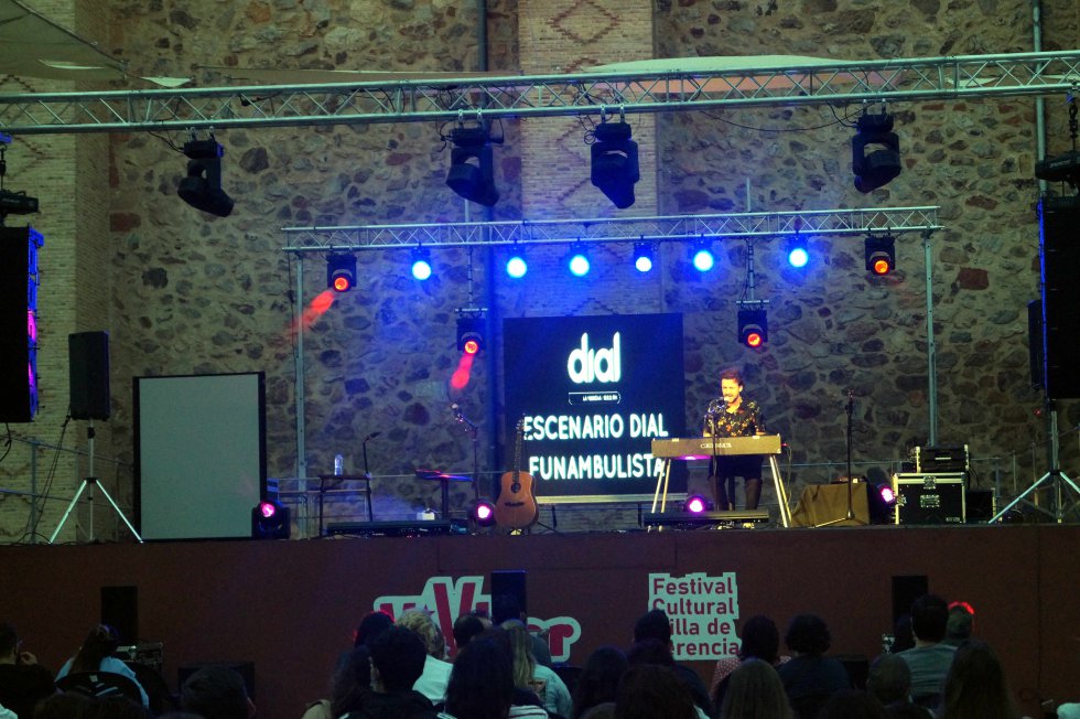Las mejores imágenes del 'Escenario Dial' con Funambulista en Herencia Las mejores imágenes del 'Escenario Dial' con Funambulista en Herencia