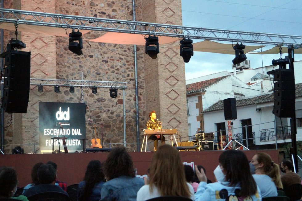 Las mejores imágenes del 'Escenario Dial' con Funambulista en Herencia Las mejores imágenes del 'Escenario Dial' con Funambulista en Herencia