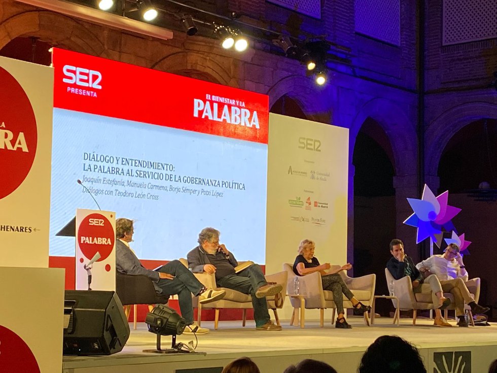La mes "La palabra al servicio de la gobernanza política". La mes "La palabra al servicio de la gobernanza política".