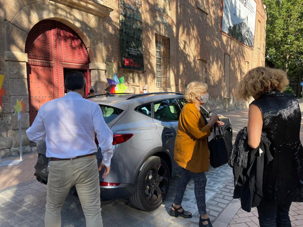 Manuela Carmena llegando al Museo Arqueológico Regional. Manuela Carmena llegando al Museo Arqueológico Regional.