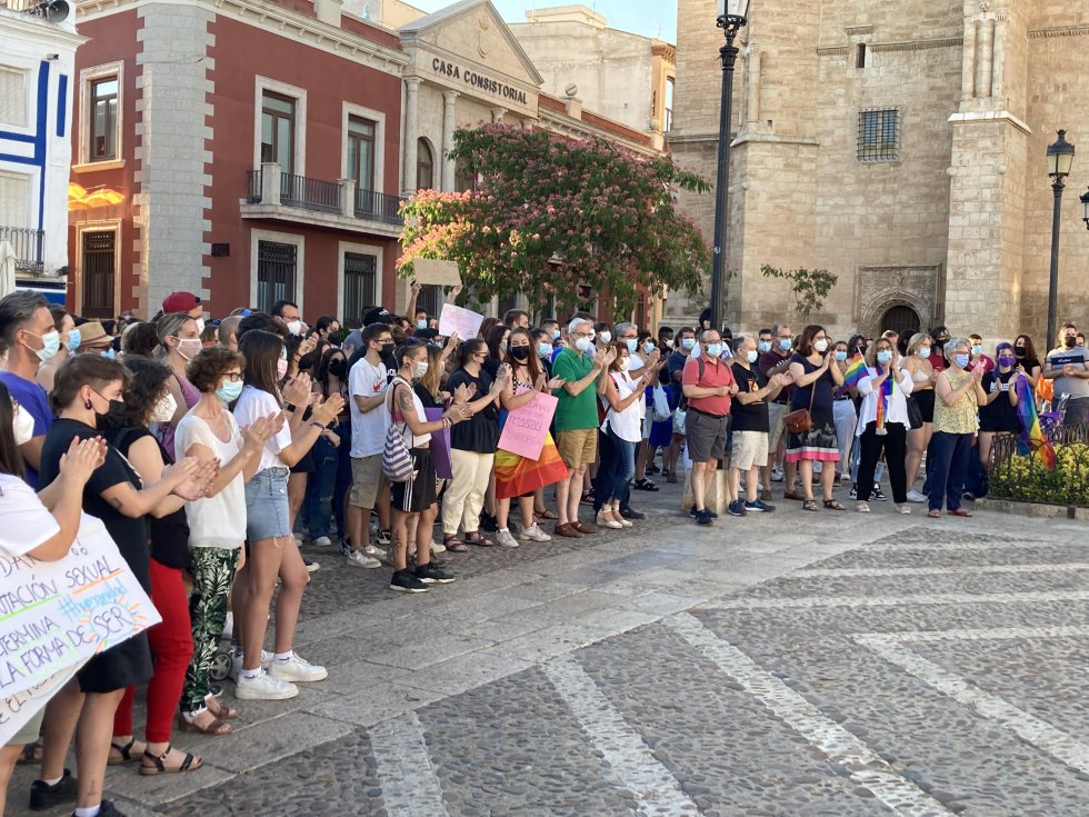 Unas 300 personas claman contra la muerte del joven de 24 años de A Coruña, Samuel. Además, la gran parte de participantes de esta concentración fueron adolescentes de Valdepeñas Unas 300 personas claman contra la muerte del joven de 24 años de A Coruña, Samuel. Además, la gran parte de participantes de esta concentración fueron adolescentes de Valdepeñas