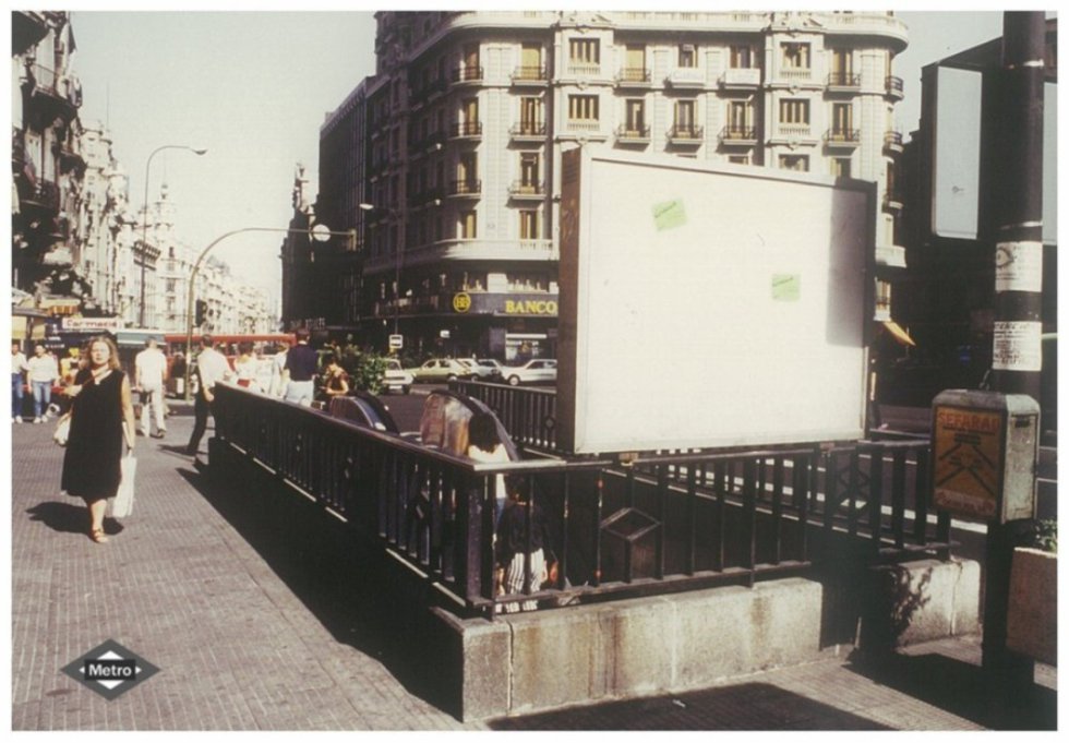 Acceso a la estación de Gran Vía. 1982. Acceso a la estación de Gran Vía. 1982.
