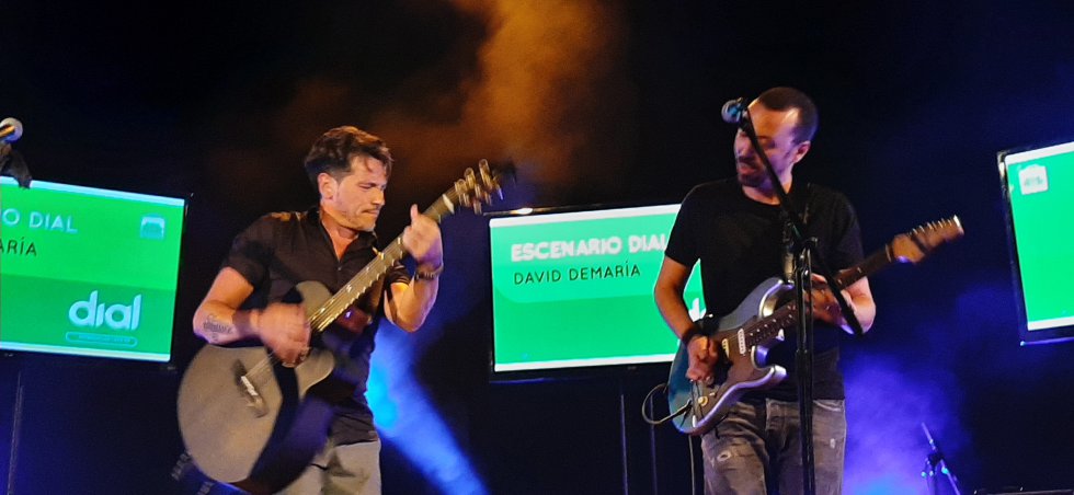 Momento del Escenario Dial con David DeMaria, que presentó su último trabajo, Capricornio, con un concierto íntimo en la terraza del Teatro López de Ayala Momento del Escenario Dial con David DeMaria, que presentó su último trabajo, Capricornio, con un concierto íntimo en la terraza del Teatro López de Ayala