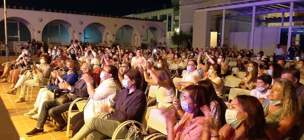Momento del Escenario Dial con David DeMaria, que presentó su último trabajo, Capricornio, con un concierto íntimo en la terraza del Teatro López de Ayala Momento del Escenario Dial con David DeMaria, que presentó su último trabajo, Capricornio, con un concierto íntimo en la terraza del Teatro López de Ayala