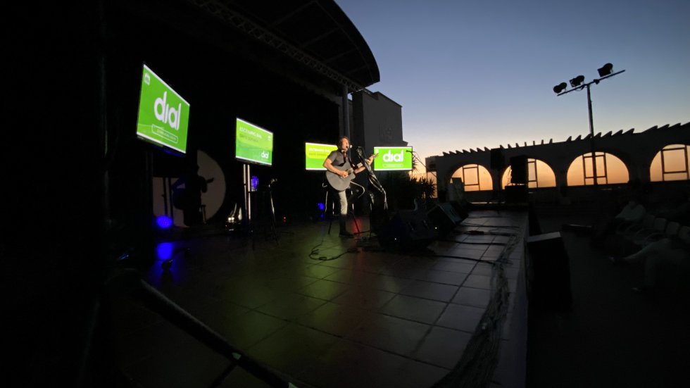 Momento del Escenario Dial con David DeMaria, que presentó su último trabajo, Capricornio, con un concierto íntimo en la terraza del Teatro López de Ayala Momento del Escenario Dial con David DeMaria, que presentó su último trabajo, Capricornio, con un concierto íntimo en la terraza del Teatro López de Ayala