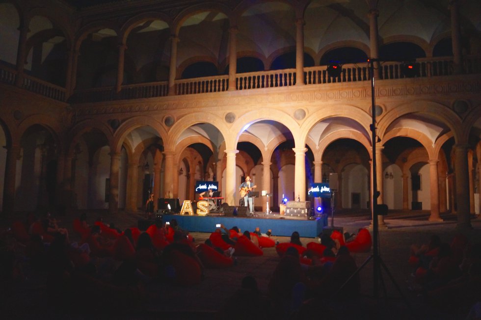 Las mejores imágenes de 'Túmbate Bolo' con Andrés Suárez en Toledo Las mejores imágenes de 'Túmbate Bolo' con Andrés Suárez en Toledo
