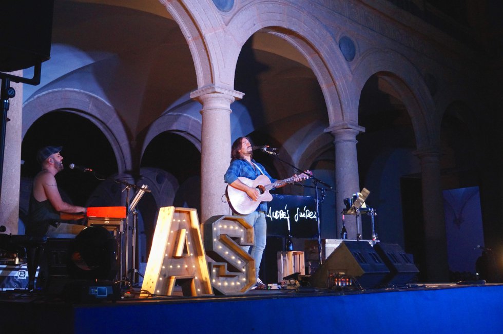 Las mejores imágenes de 'Túmbate Bolo' con Andrés Suárez en Toledo Las mejores imágenes de 'Túmbate Bolo' con Andrés Suárez en Toledo